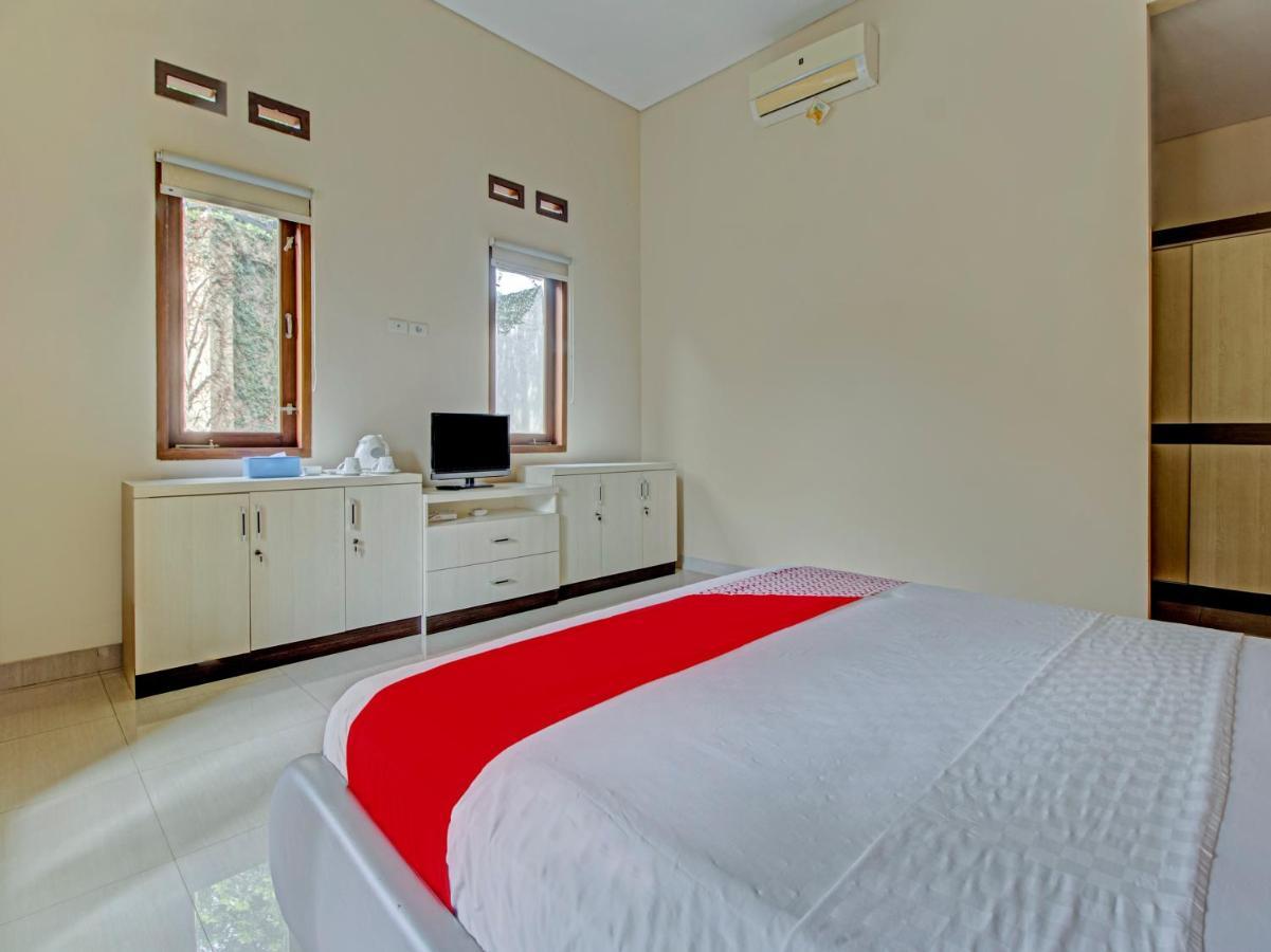 Oyo 89997 Hotel Bumi Kedaton Waterpark Бандар Лампунг Екстериор снимка