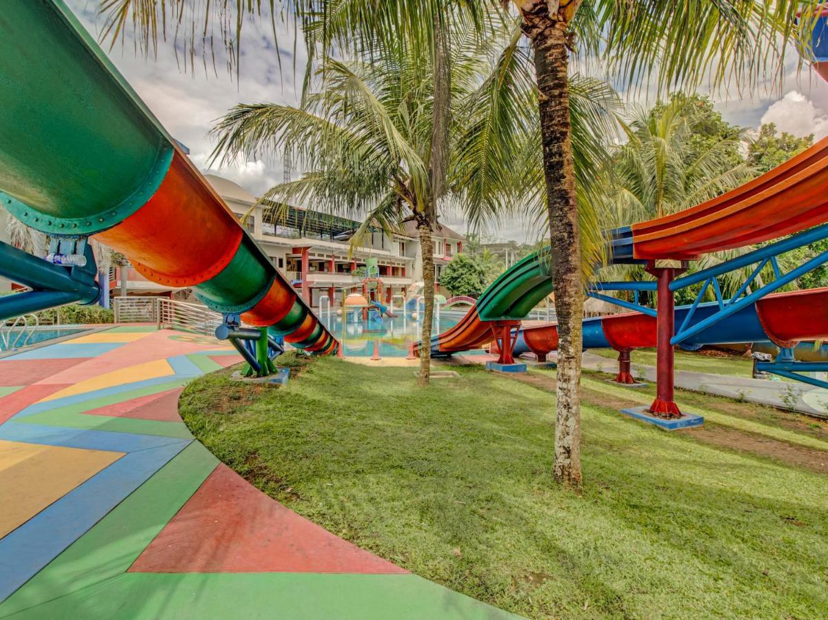 Oyo 89997 Hotel Bumi Kedaton Waterpark Бандар Лампунг Екстериор снимка