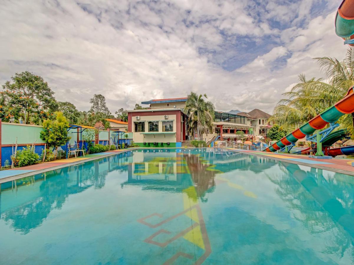 Oyo 89997 Hotel Bumi Kedaton Waterpark Бандар Лампунг Екстериор снимка